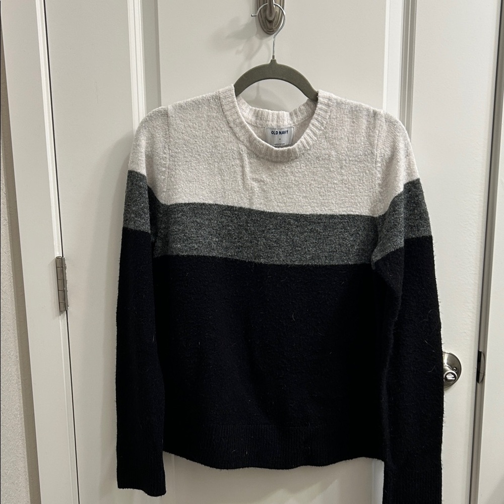 Old Navy Cream gray black colorblock Knit Sweater